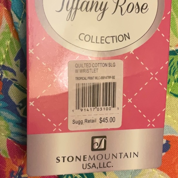 ๐บ๐ธ๐ผ Quilted Cotton Floral Wristlet ๐ผ๐ธ๐บ - Picture 9 of 9